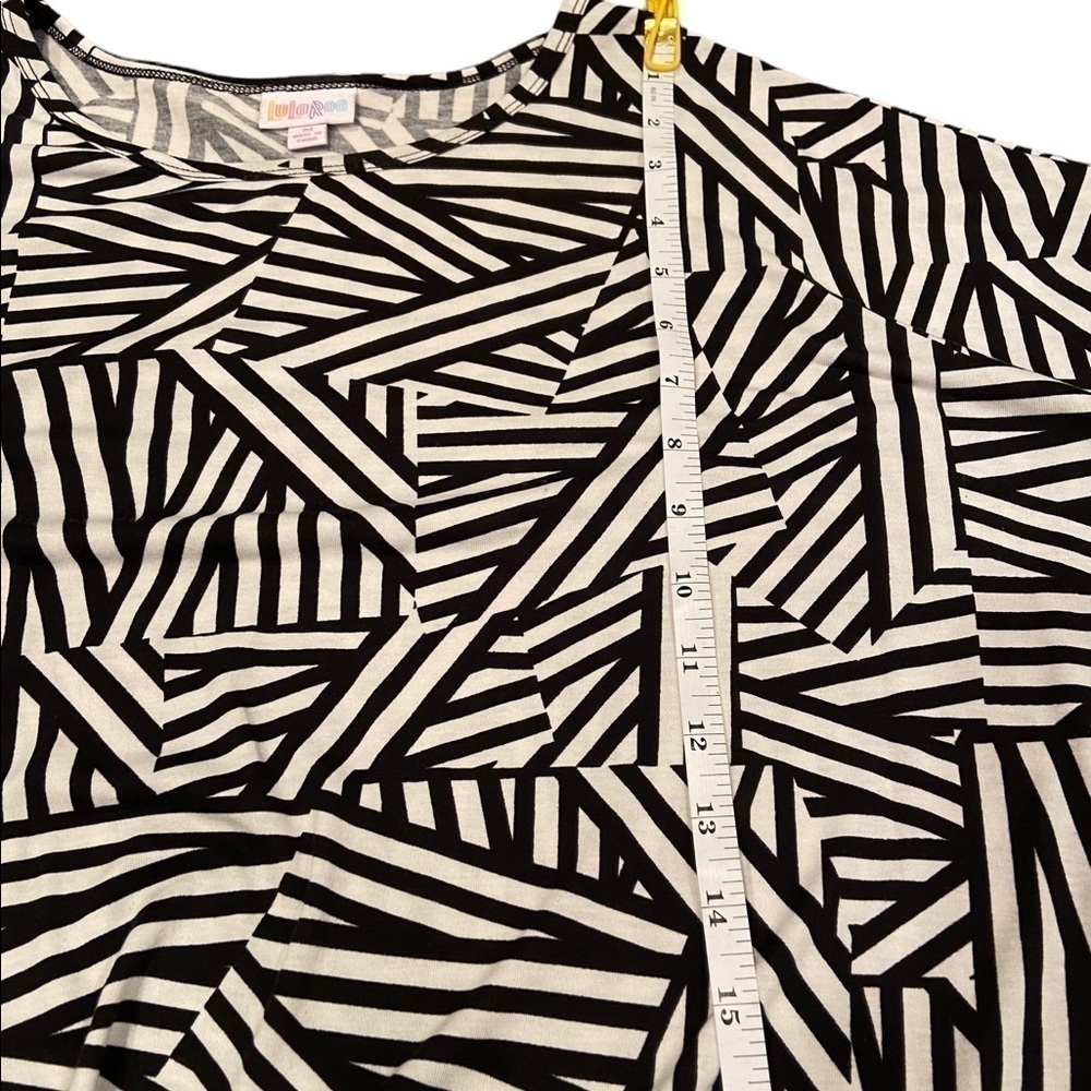 LULAROE Irma Short Sleeve Top - Picture 7 of 8